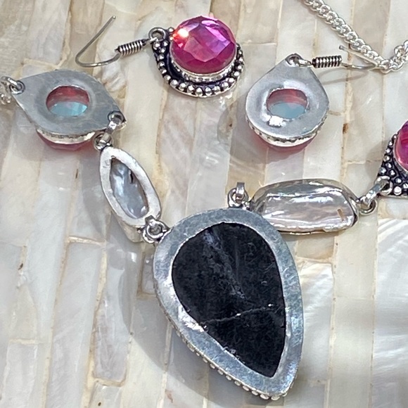 Titanium Druzy Biwa Pearl necklace and earrings. - Picture 2 of 3